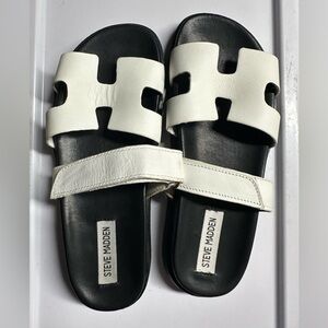 NWOB Steve Madden Mayven Sandal in White/Black, Size 7